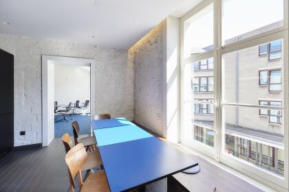 Akoestische spanplafonds kantoorruimtes in kleur Gris Perle